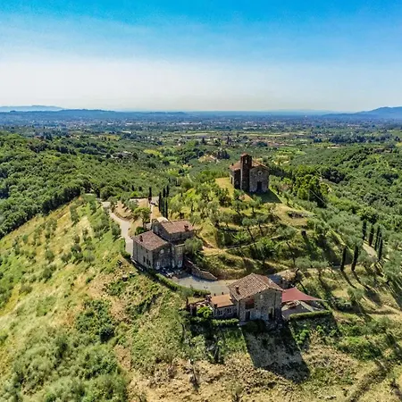 Il Castello Di Mammoli A *