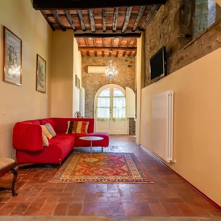 Il Castello Di Mammoli A Lucca