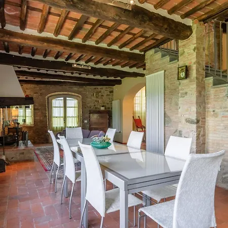 Il Castello Di Mammoli A *